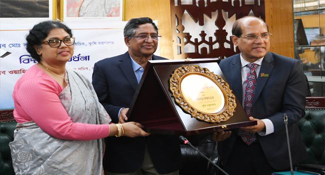 কৃষি সচিব হিসেবে যোগ দিলেন ওয়াহিদা আক্তার