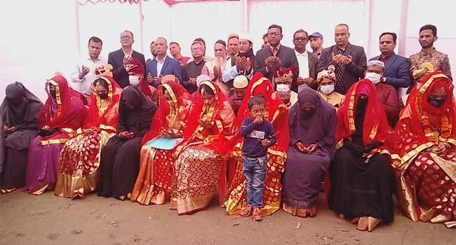 নোয়াখালীতে একসাথে যৌতুকবিহীন বিয়ে হলো ১০ জোড়া তরুণ-তরুণীর