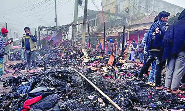 শ্রীমঙ্গলে পুড়ে গেছে  ট্রাক ও ৩৬ দোকান