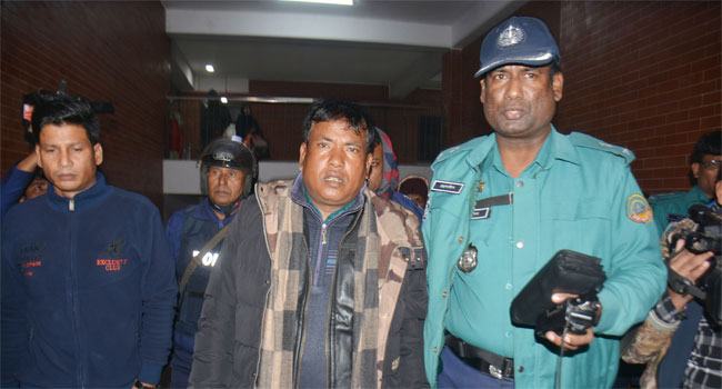 বিজিবির গাড়িতে অগ্নিসংযোগের মামলায় রিমান্ডে কাউন্সিলর হারাধন