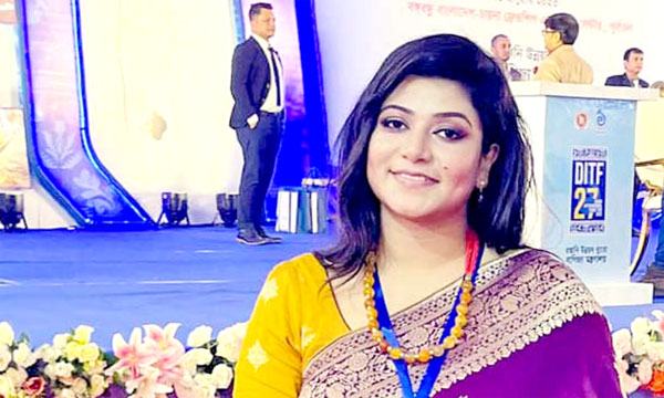 উপস্থাপনায় প্রশংসিত ফারহানা তৃণা