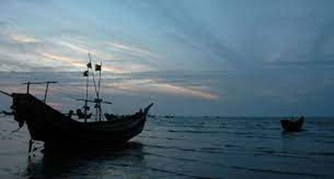 মনপুরায় জেলে ট্রলারে জলদস্যুদের হামলা, ৪ মাঝি অপহরণ