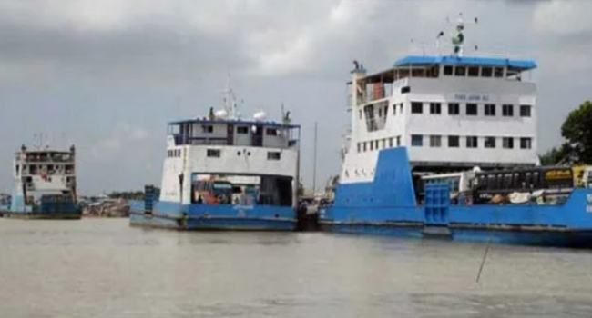 আড়াই ঘণ্টা পর দৌলতদিয়া-পাটুরিয়ায় ফেরি চলাচল শুরু