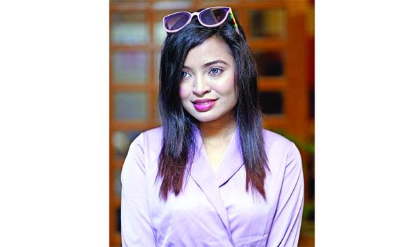 স্টেজশো দিয়ে মৌমিতার বছর শুরু