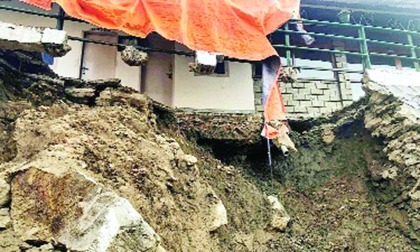 উত্তরাখণ্ডে ভূমিধসের শঙ্কা ৬০০ পরিবারকে সরিয়ে নেয়ার নির্দেশ