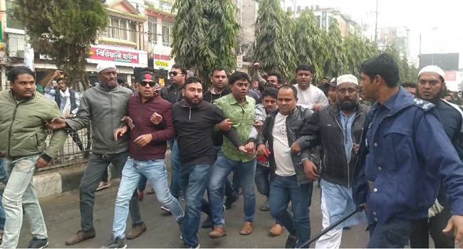 ফেনীতে ছাত্রদলের মিছিলে পুলিশের লাঠিচার্জ, গ্রেফতার ৩