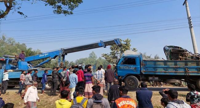 গোবিন্দগঞ্জে বালুবাহী ট্রাকচাপায় নিহত ২, আহত ৫