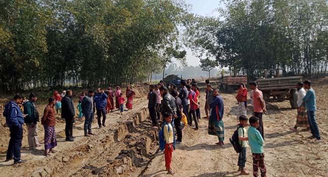 সৈয়দপুরে কৃষি জমির মাটি কাটায় ভ্রাম্যমাণ আদালতের জরিমানা