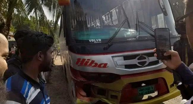 বাসের ধাক্কায় ভ্যান আরোহী ২ বোন নিহত