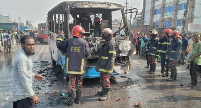গাজীপুরে সড়ক দুর্ঘটনার জেরে ফের বাসে অগ্নিসংযোগ