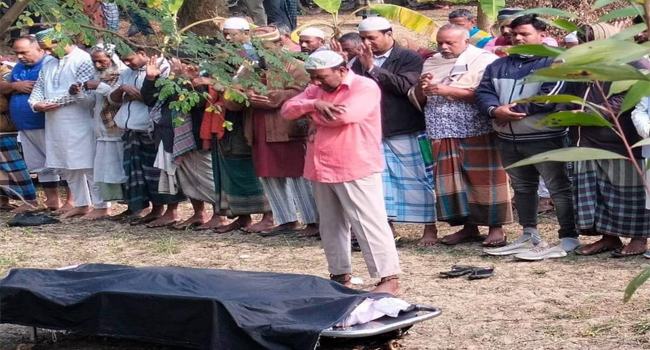 হাতকড়া ও ডান্ডাবেড়ি নিয়ে মায়ের জানাজা পড়ানো সেই বিএনপি নেতার জামিন