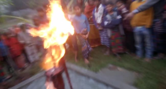 নোয়াখালীতে টিউবওয়েলে উঠছে গ্যাস