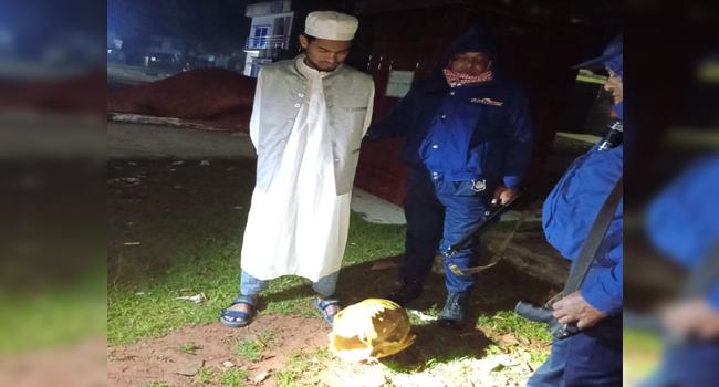 দুমকিতে মুক্তিযুদ্ধের ভাস্কর্য ভাঙার দায়ে যুবক আটক