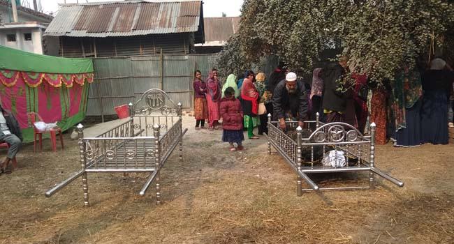স্বামীর মৃত্যুর ৫ ঘণ্টা পরই স্ত্রীর মৃত্যু, একসাথে দাফন