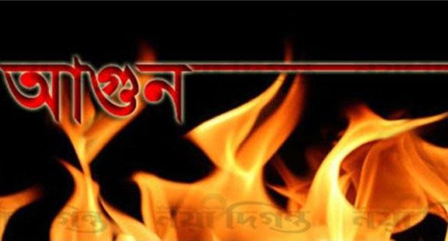 পাথরঘাটায় আগুনে পুড়ে ‍গুরুতর  আহত স্কুলছাত্রী