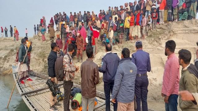 নাগেশ্বরীতে ২৫ যাত্রী নিয়ে নৌকাডুবি, এক নারী নিখোঁজ