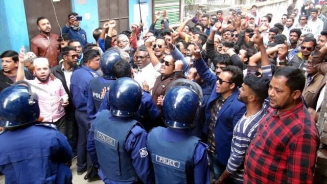 ঝালাঠিতে বিএনপির বিক্ষাভ মিছিলে পুলিশে বাধা