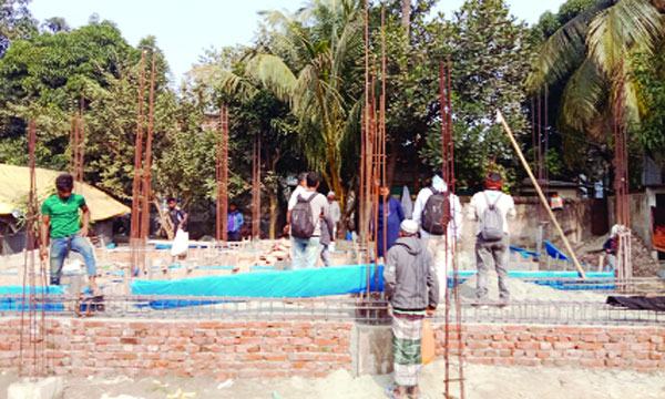 রূপগঞ্জে আদালতের নিষেধাজ্ঞা অমান্য করে ভবন নির্মাণ!