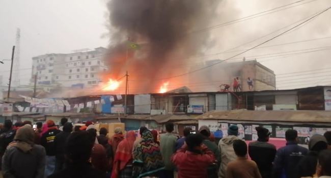 নোয়াখালীতে ৩০ দোকান পুড়ে ছাই