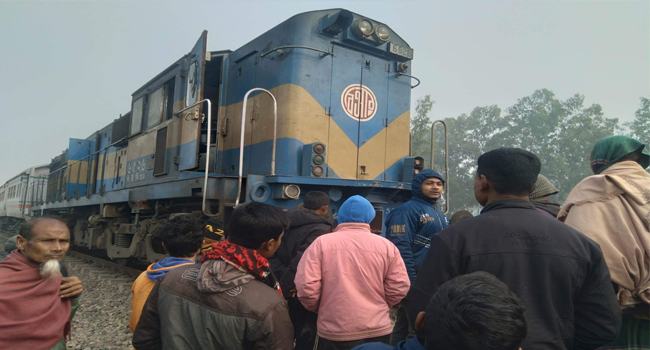 নীলফামারীতে মিতালী এক্সপ্রেসের সাথে রূপসা ট্রেনের সংঘর্ষ