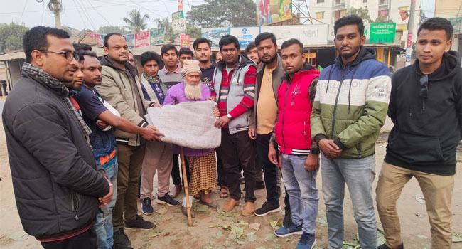 ইবি ছাত্রদলের শীতবস্ত্র বিতরণ