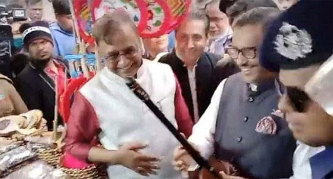 একতারা বাজালেন ওবায়দুল কাদের