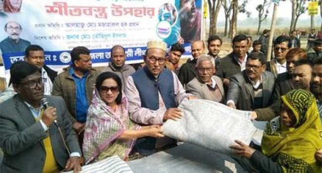 আটোয়ারীতে শীতার্তদের মাঝে প্রধানমন্ত্রীর শীতবস্ত্র উপহার