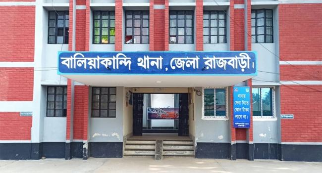 বালিয়াকান্দিতে ট্রাকচাপায় শিশু নিহত