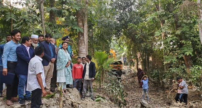 বাবুগঞ্জে সেচ প্রকল্পের নালা পুনরুদ্ধারে বাধা, আটক ৭