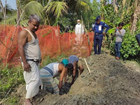 নোয়াখালীতে কবর থেকে কিশোরীর লাশ উত্তোলন