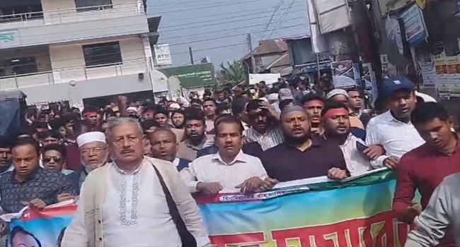 বরগুনায় পুলিশের বাধায় পণ্ড বিএনপির বিক্ষোভ