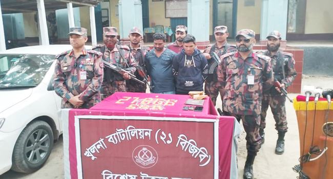 শার্শায় সাড়ে ৬ কোটি টাকার স্বর্ণের বারসহ ২ পাচারকারী আটক