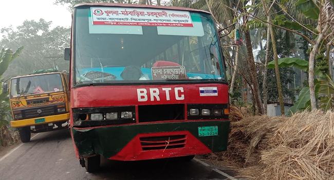 পাথরঘাটায় বাস-মোটরসাইকেলের সংঘর্ষে মাছ ব্যাবসায়ী নিহত