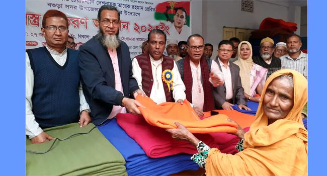 বগুড়ায় বিএনপির শীতবস্ত্র বিতরণ