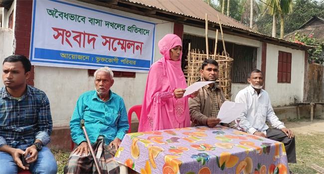 ঈশ্বরগঞ্জে আ’লীগ নেত্রীর বিরুদ্ধে বাসা দখলের অভিযোগ