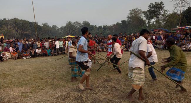 বড়াইগ্রামে গ্রাম বাংলার ঐতিহ্যবাহী লাঠি খেলা