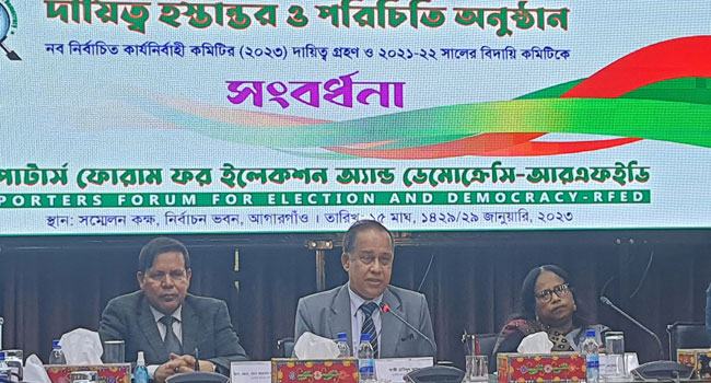 মিডিয়ার কারণে ক্ষমতার ভারসাম্য সৃষ্টি হয় : সিইসি