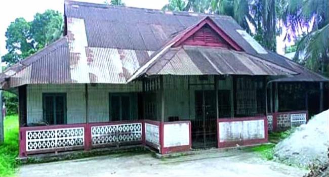 সংস্কারের অভাবে জরাজীর্ণ শায়েস্তাগঞ্জ ডাকবাংলো