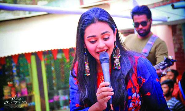 স্টেজ শোতে ব্যস্ততা বাড়ছে তিন্নির