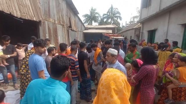 গাজীপুরে ট্রাকচাপায় শিশু শিক্ষার্থী নিহত