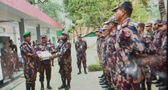 শূন্য রেখায় আশ্রিত রোহিঙ্গা ক্যাম্প পরিদর্শনে বিজিবি মহাপরিচালক
