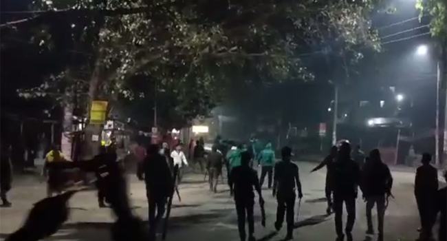 রংপুরে বিশ্ববিদ্যালয়ের শিক্ষার্থী ও স্থানীয়দের সংঘর্ষ, আহত ২৫