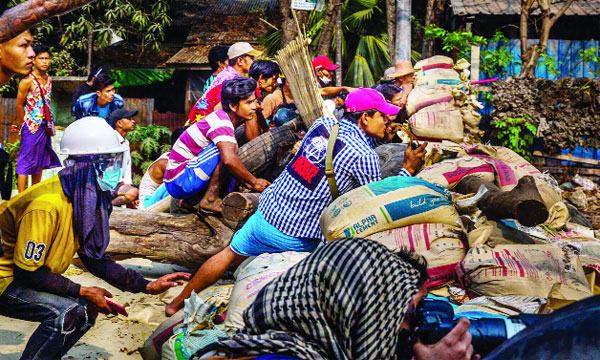 মিয়ানমারে আরো ৩৭ শহরে সামরিক আইন জারি