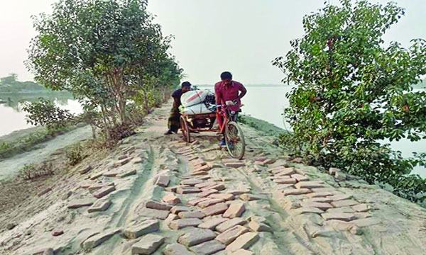 কয়রায় কোটি টাকার প্রকল্পে অনিয়ম ও অর্থ লোপাট!