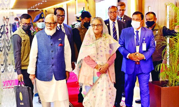 সক্ষম সবাইকে কর দেয়ার আহ্বান প্রধানমন্ত্রীর