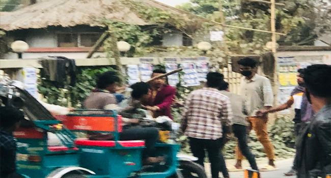নোয়াখালীতে কিশোর গ্যাংয়ের হামলায় সাংবাদিকসহ আহত ৫