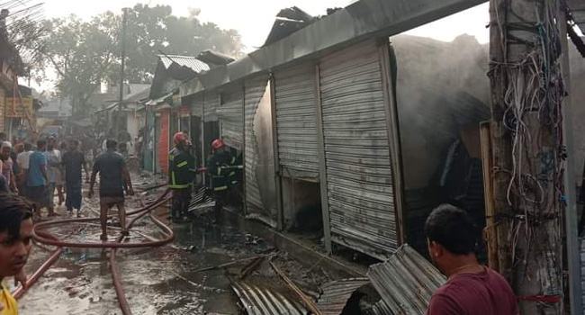 মনোহরদীতে ১০ দোকান পুড়ে অর্ধ কোটি টাকার ক্ষতি
