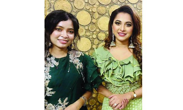 প্রথমবার লিজার সাথে মৌমিতা বড়ুয়া
