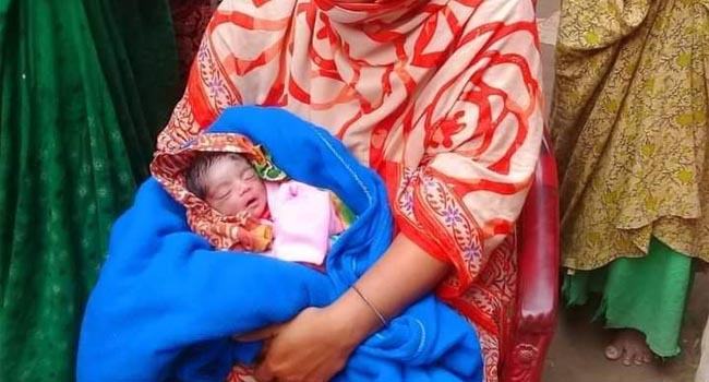গোবিন্দগঞ্জে রাস্তার পাশ থেকে নবজাতক উদ্ধার