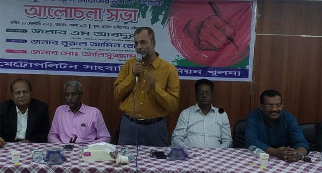 ‘গণতন্ত্র পুনরুদ্ধারে গণমাধ্যমকে সাহসী ভূমিকা রাখতে হবে’